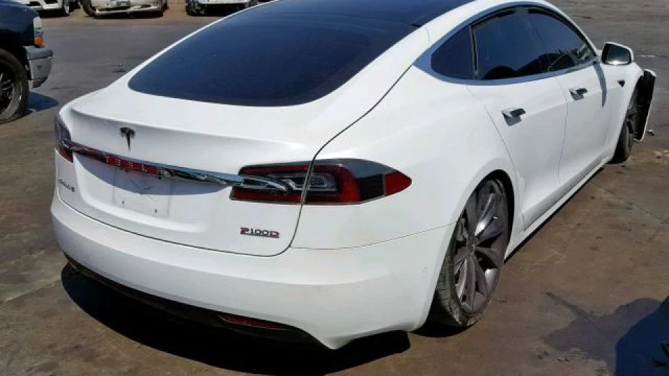 Tesla Model S P100D 3