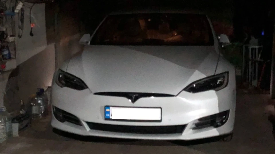 Tesla Model S P100DL 2