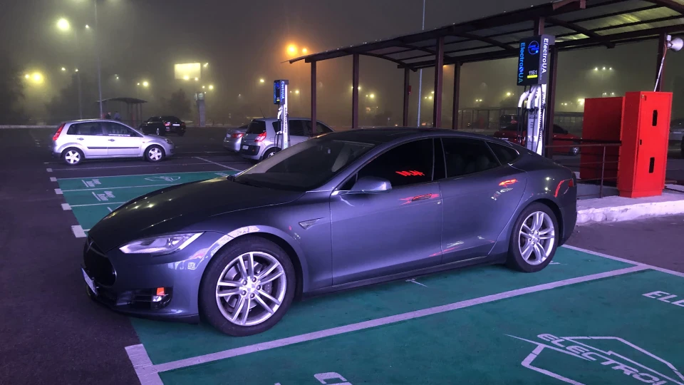 Tesla Model S P85 full 2
