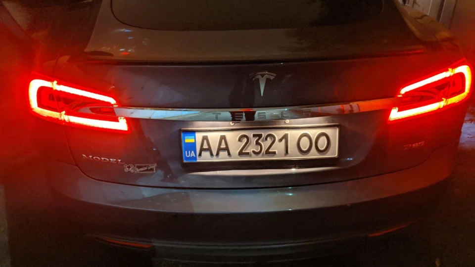 Tesla Model S P85 full 4