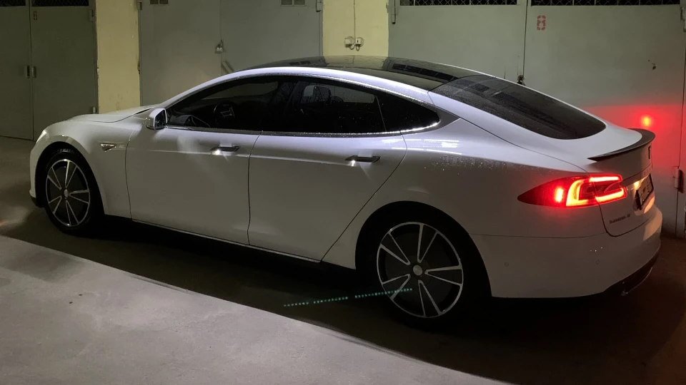Tesla Model S P85D
