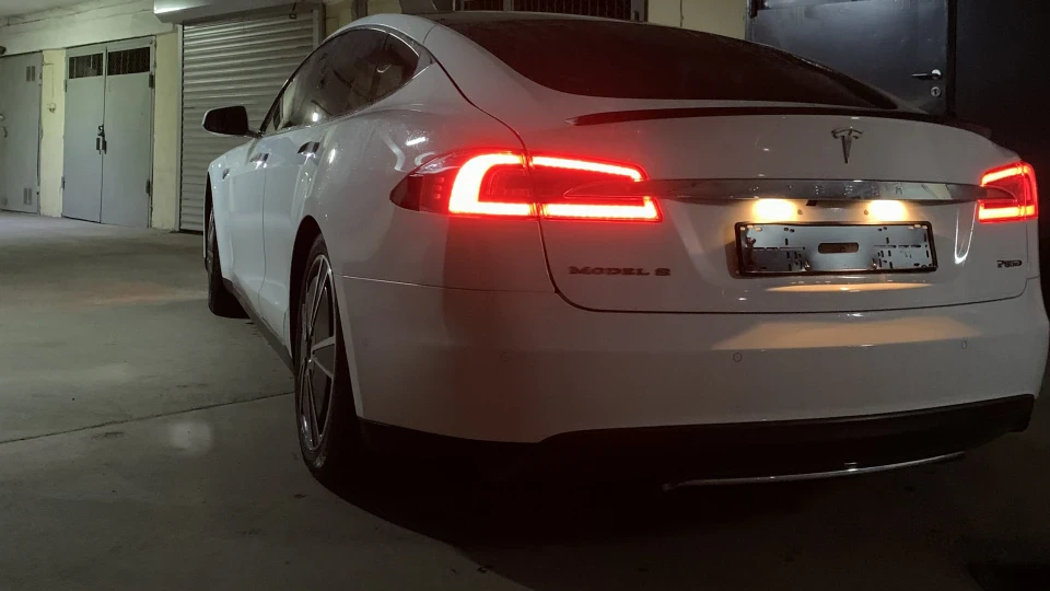 Tesla Model S P85D 2