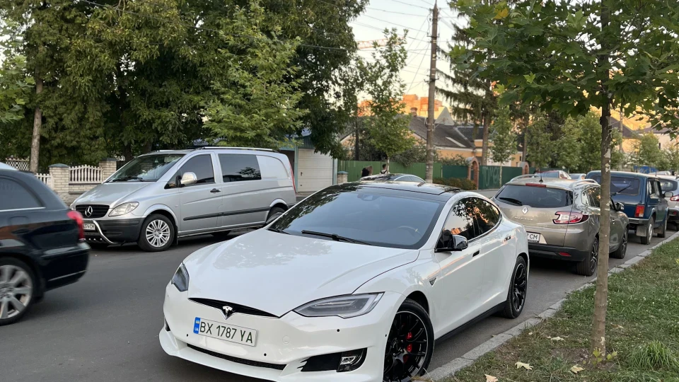 Tesla Model S Performance 3