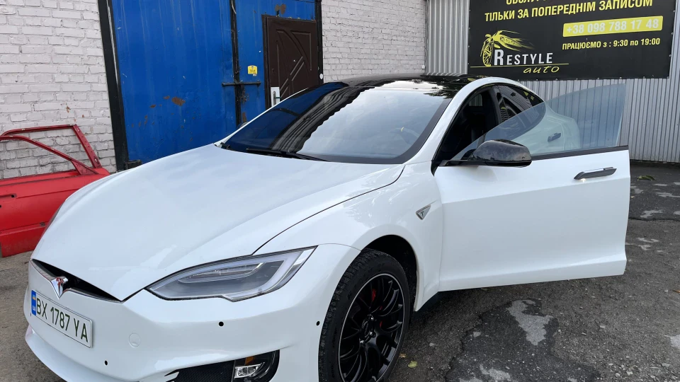 Tesla Model S Performance 5
