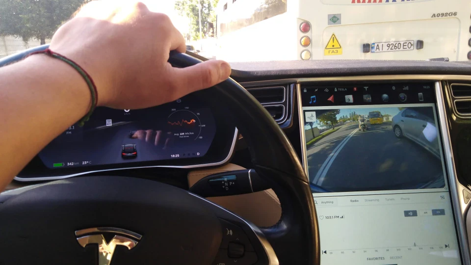 Tesla Model S Робоча конячка 3