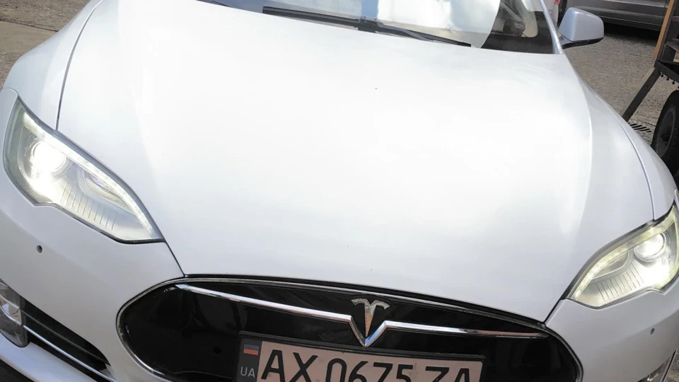 Tesla Model S Таврія