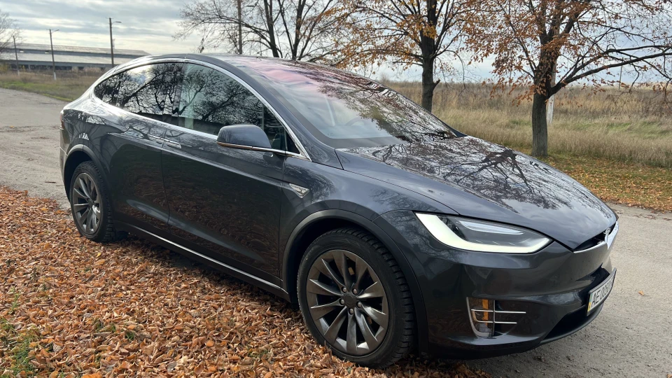 Tesla Model X 75D 5