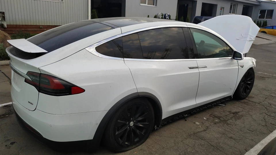 Tesla Model X 90D WHITE SHARK 5