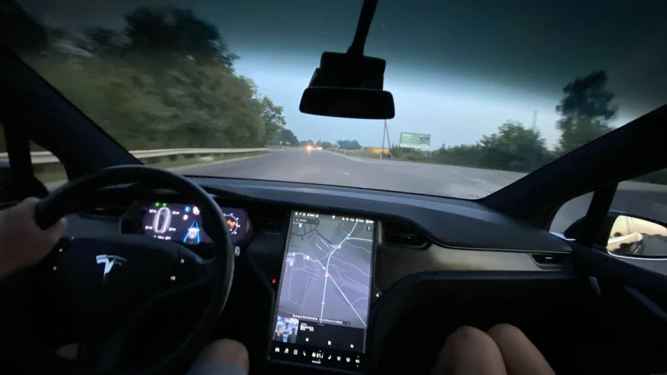 Tesla Model X Новий гаджет 🤖 4