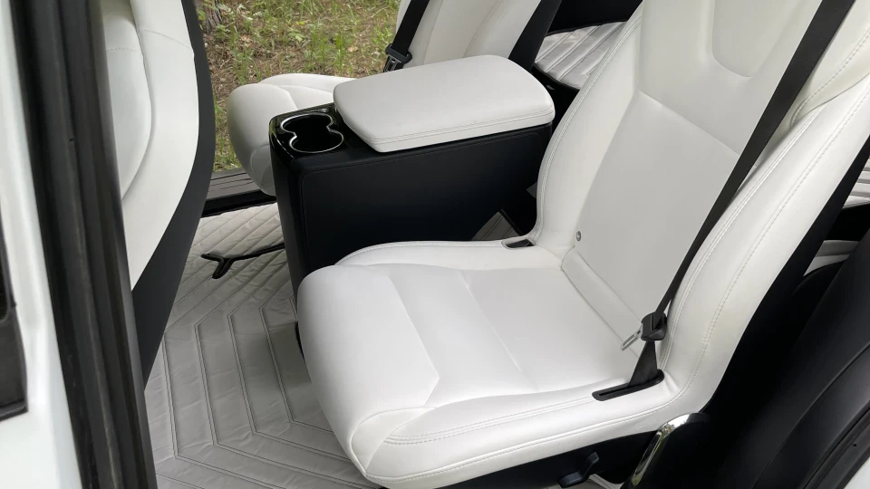Tesla Model X ORJEUNESSE IV 3