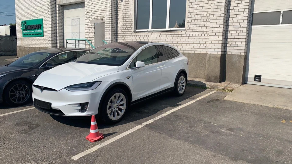 Tesla Model X Performance 2