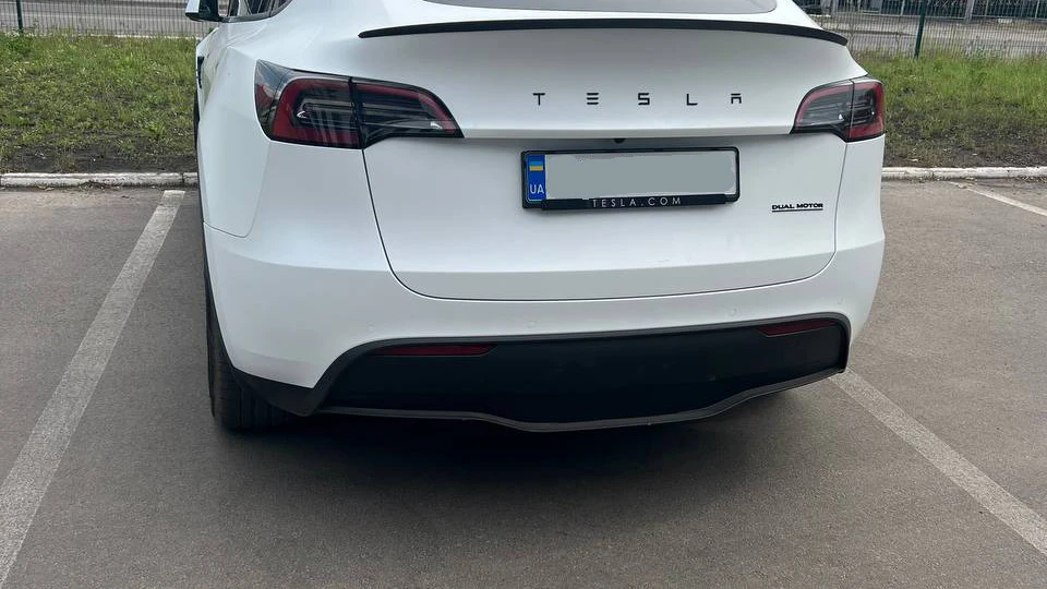 Tesla Model Y 3