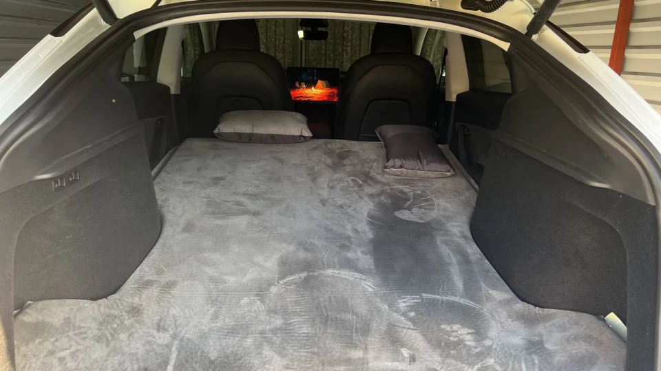 Tesla Model Y 5