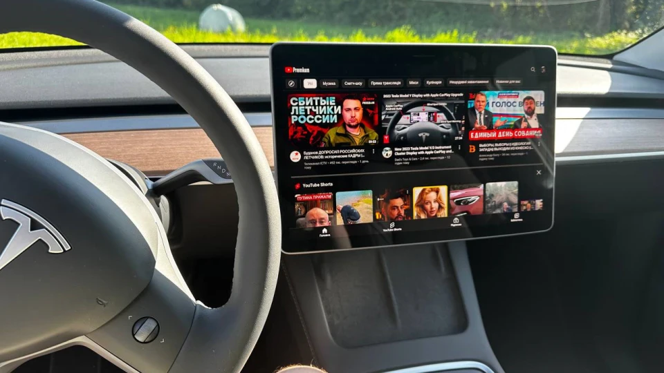 Tesla Model Y 2