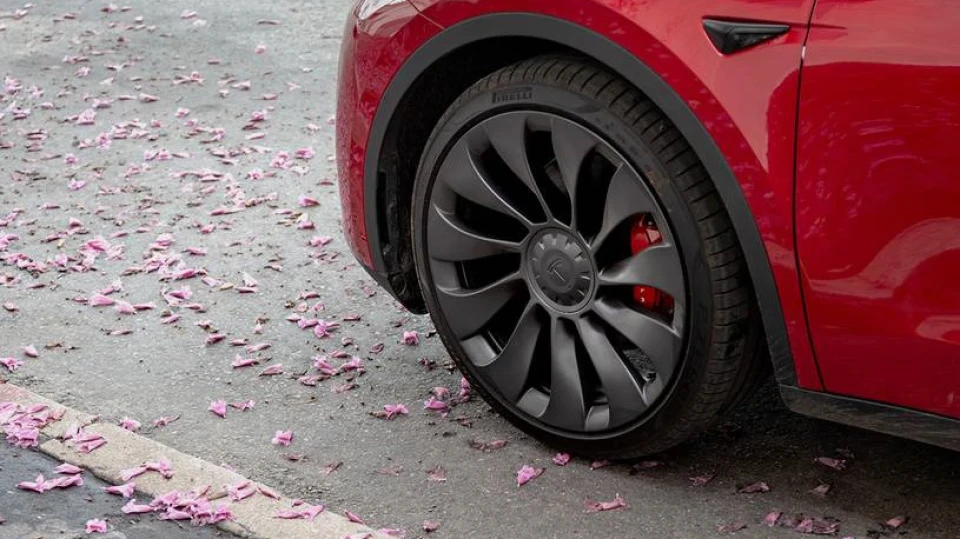 Tesla Model Y 2