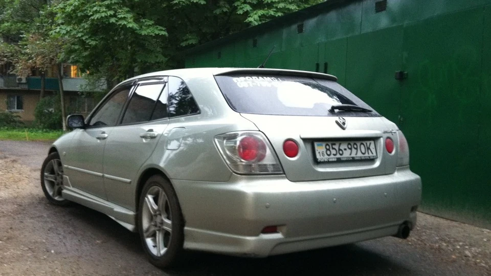Toyota Altezza Gita 3.0 5