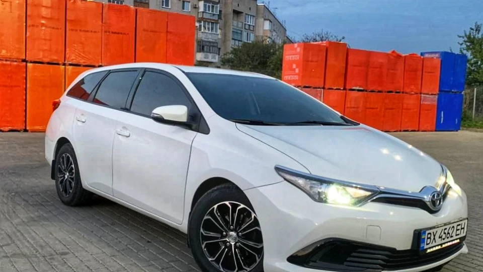 Toyota Auris 4