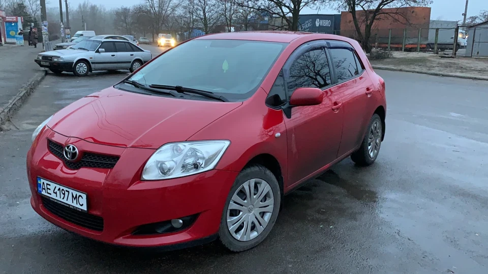 Toyota Auris 1.6 мех