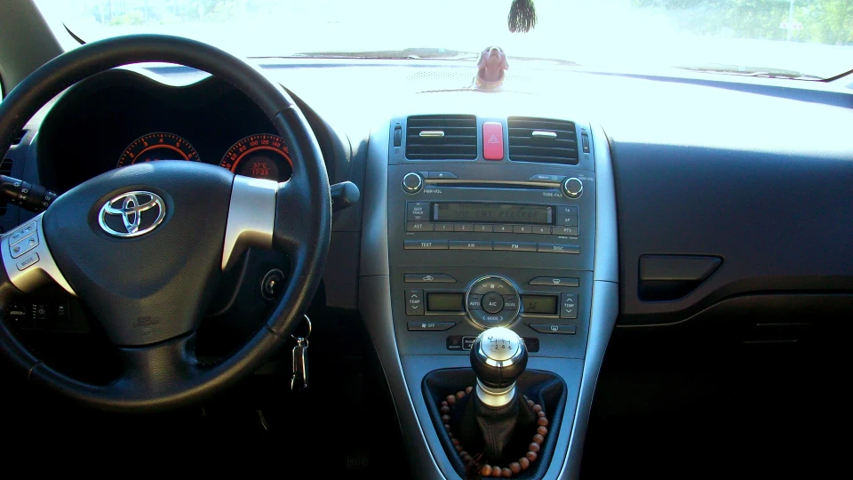 Toyota Auris Чорна Каракатиця 2