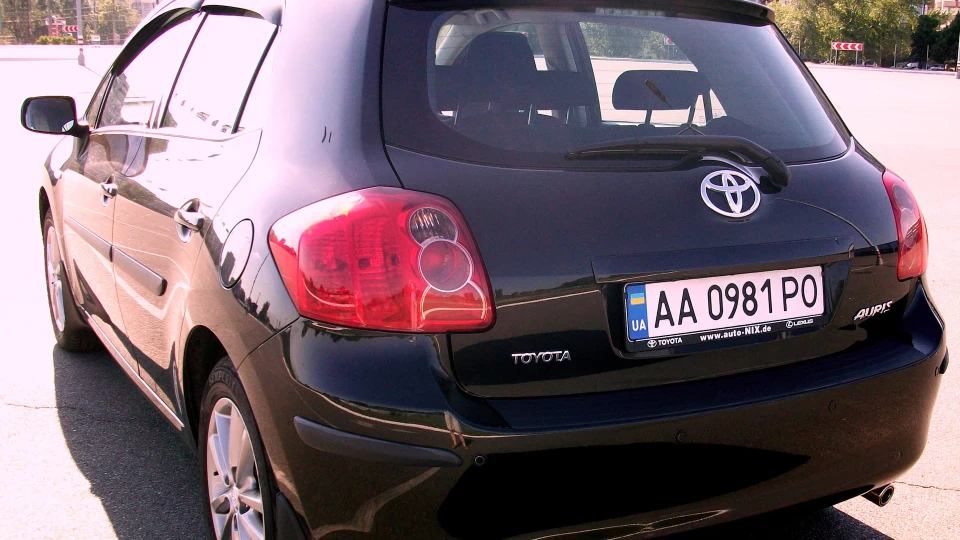 Toyota Auris Чорна Каракатиця 5