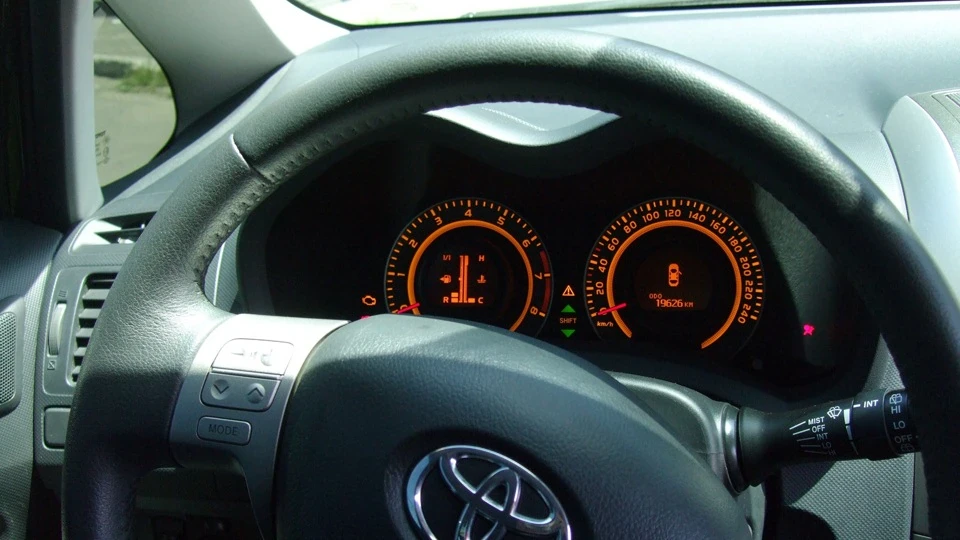 Toyota Auris Чорний Gangs'ta 1.6 рука 3