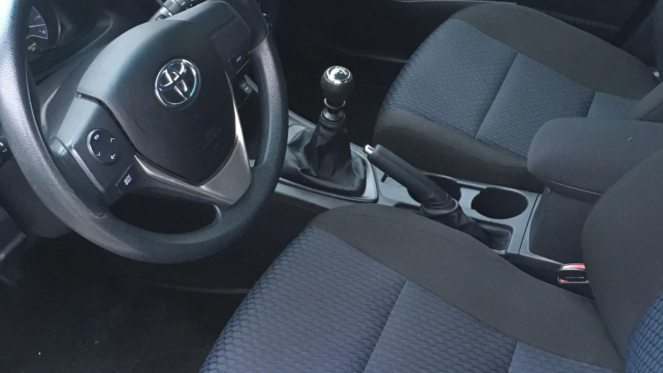 Toyota Auris Двигун 1,33, МТ-6 2
