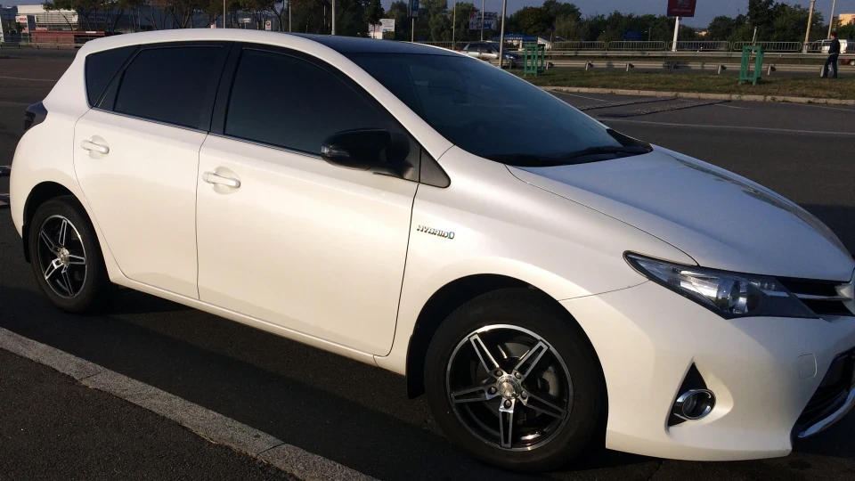 Toyota Auris Hybrid