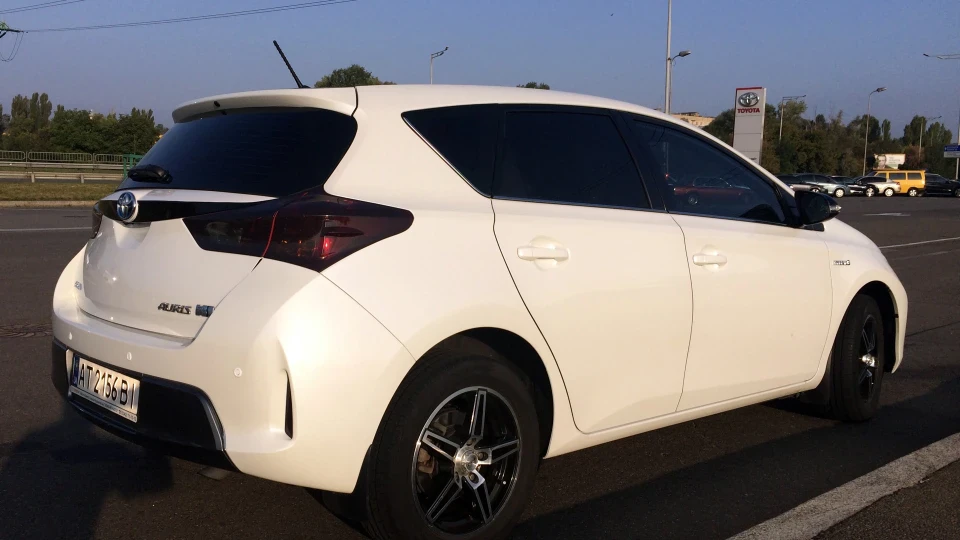 Toyota Auris Hybrid 2