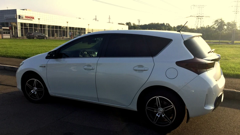 Toyota Auris Hybrid 3