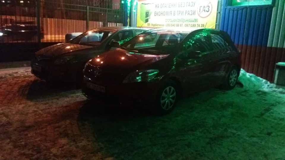 Toyota Auris червона бестія 2