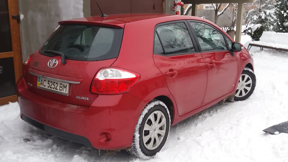 Toyota Auris червона бестія 5