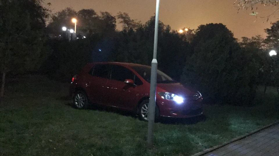 Toyota Auris Червоний металік