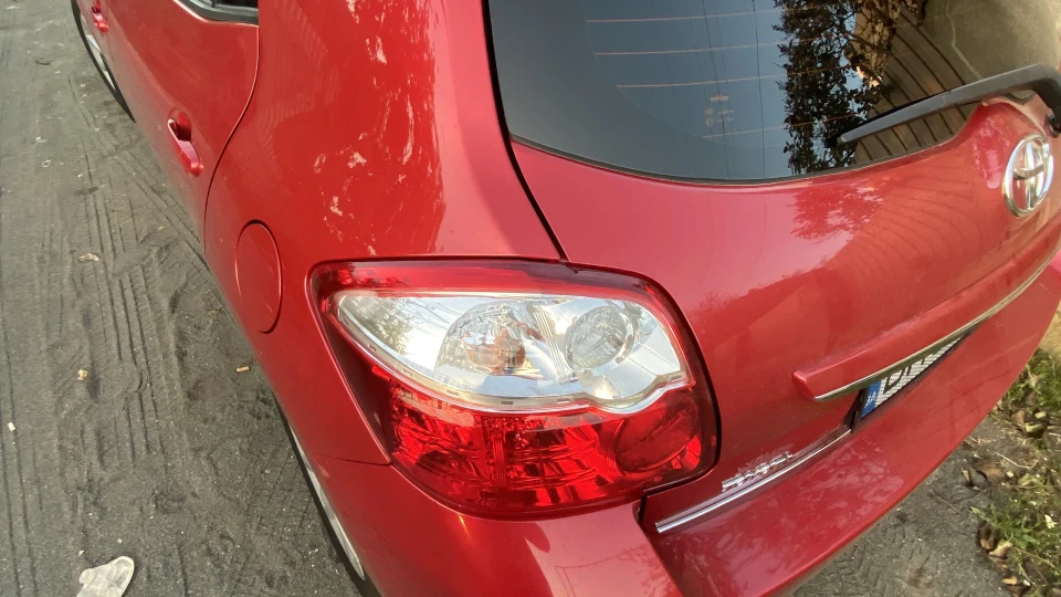 Toyota Auris Червоний металік 2