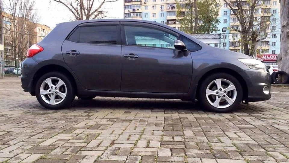 Toyota Auris - Крихітка 4
