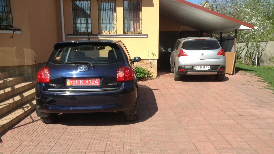 Toyota Auris Молодший