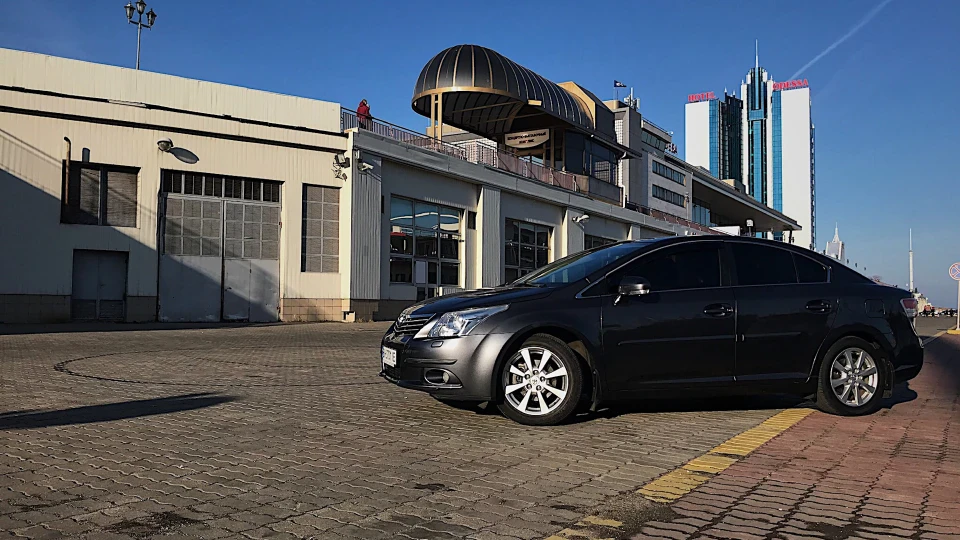 Toyota Avensis 4