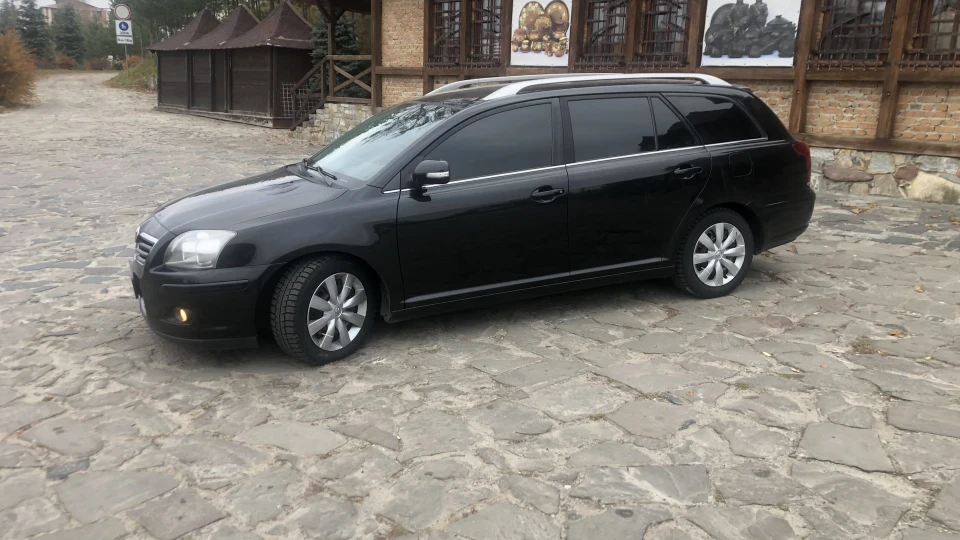 Toyota Avensis 2