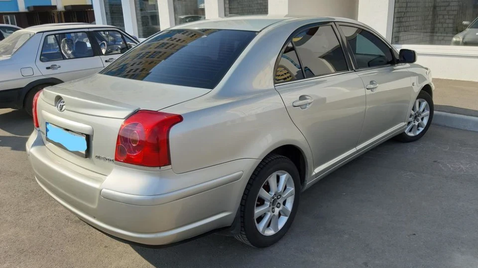 Toyota Avensis 2