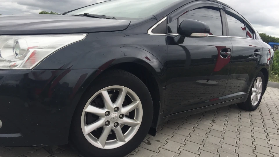 Toyota Avensis 2