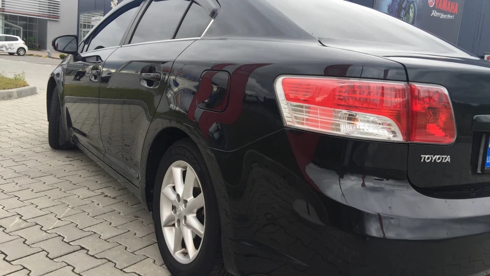 Toyota Avensis 4