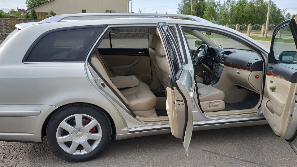 Toyota Avensis 4