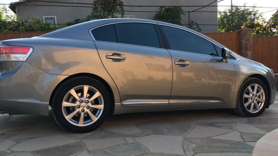 Toyota Avensis 2