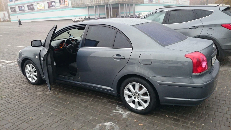 Toyota Avensis 2
