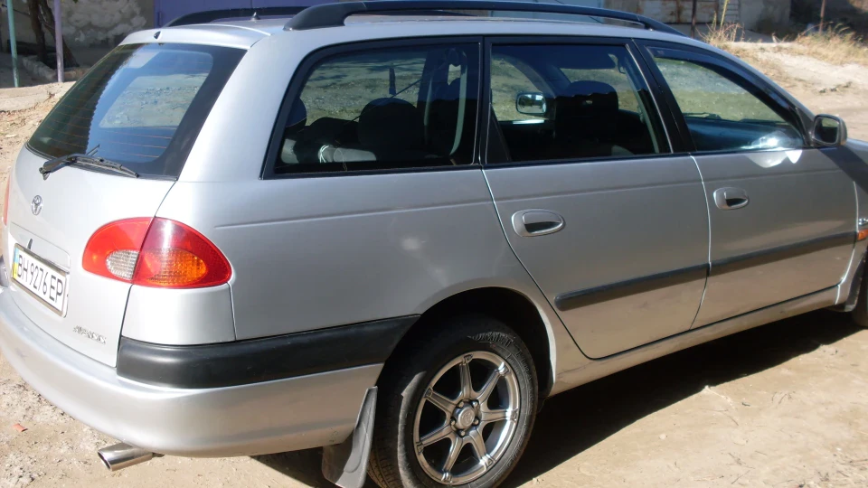 Toyota Avensis 2