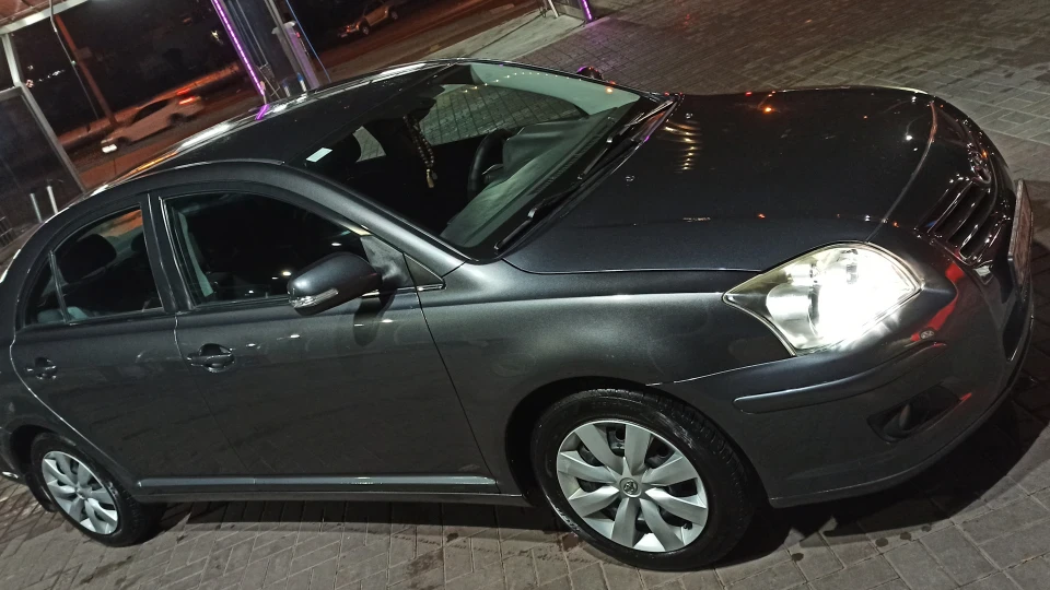 Toyota Avensis 2