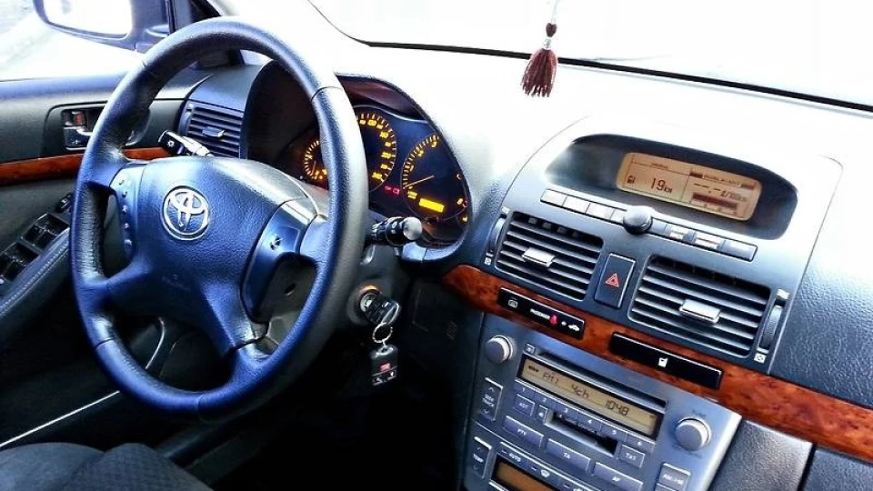 Toyota Avensis 2