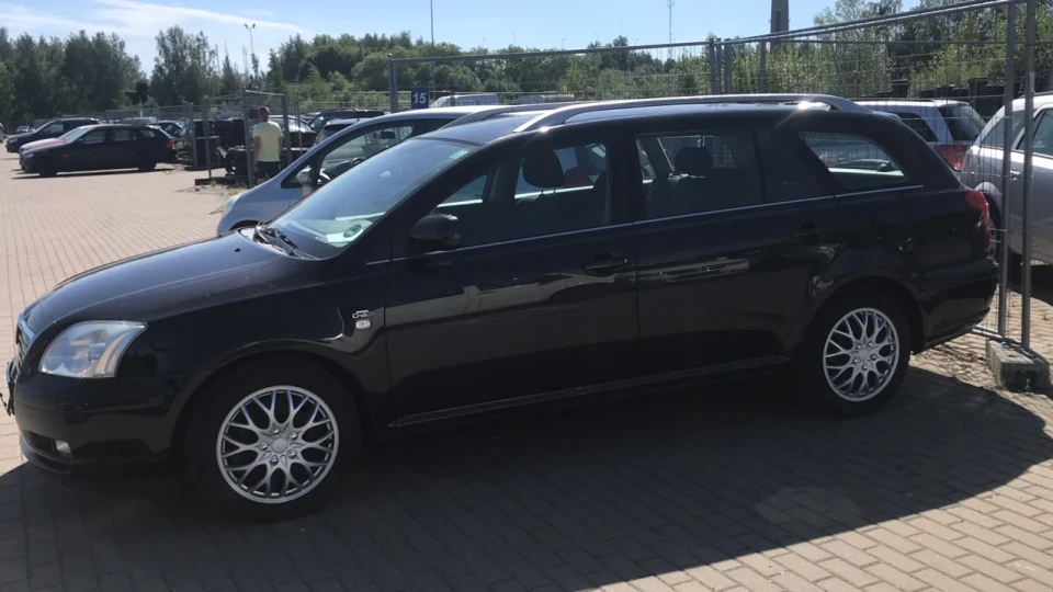 Toyota Avensis 2