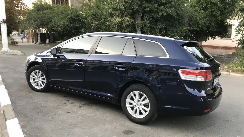 Toyota Avensis 2