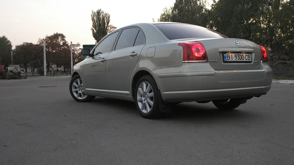 Toyota Avensis 2