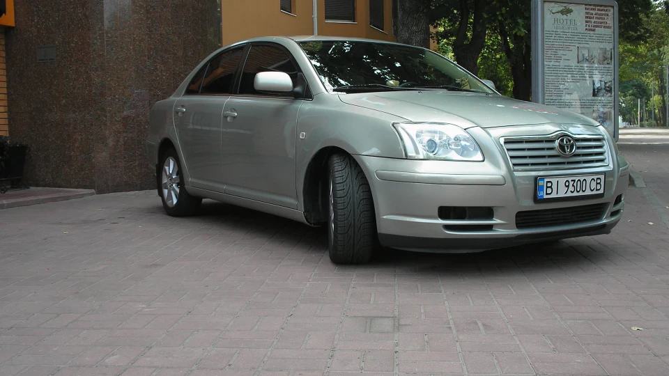Toyota Avensis 4